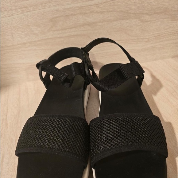 UGG Black Sandals – Size 8.5 – Adjustable Straps – Comfy & Stylish - Picture 3 of 8
